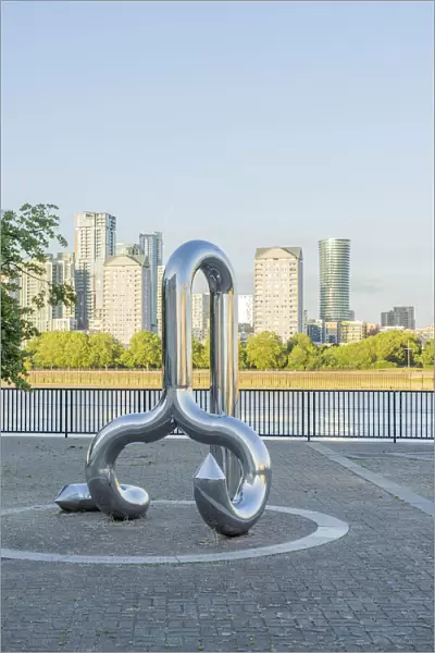Curlicue sculpture by William Pye and Canary Wharf and the River Thames, London, England