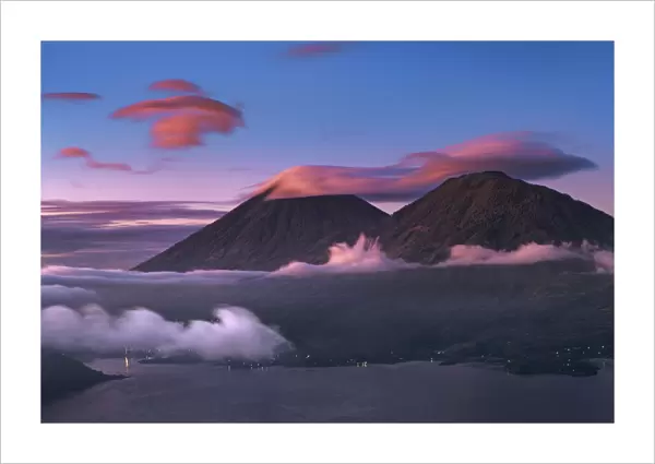 Atitlan volcano and Lake Atitlan - Guatemala, Solola, Lake Atitlan, von Miradoro