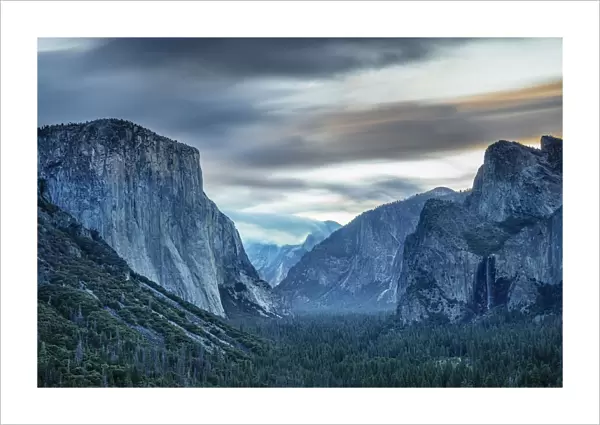 Tunnel View with El Capitan and Cathedral Rocks, Yosemite National Park, California, USA
