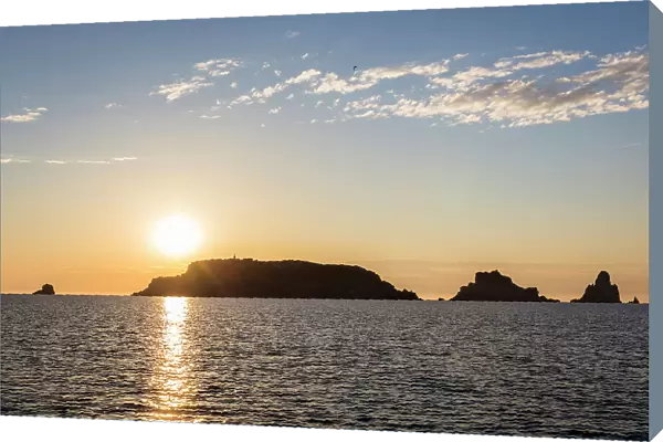 Spain, Catalonia, Costa Brava, L'Estartit, View of the Medas Island from the beach