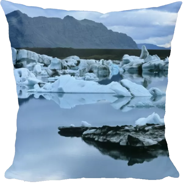 Icebergs in Jokulsarlon glacial lagoon. Iceland