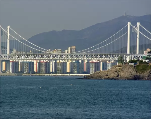 Gwangan Daegyo bridge is 7, 420 meters long, the longest bridge in Korea, Busan, South Korea