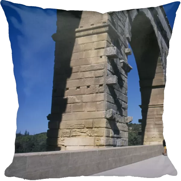 20059135. FRANCE Languedoc Roussillon Gard Pont du Gard Roman aqueduct