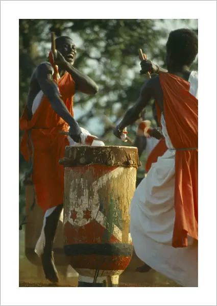 20057985. BURUNDI Gishoro Traditional drummers