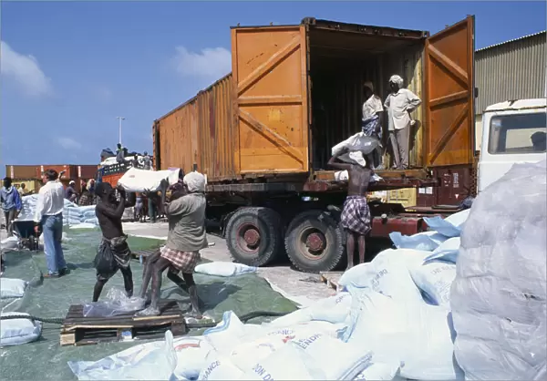 SOMALIA, Mogadishu Loading French food aid of wheat flour onto truck for distribution