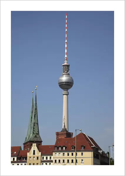 Germany, Berlin, Mitte, Fernsehturm seen from across River Spree