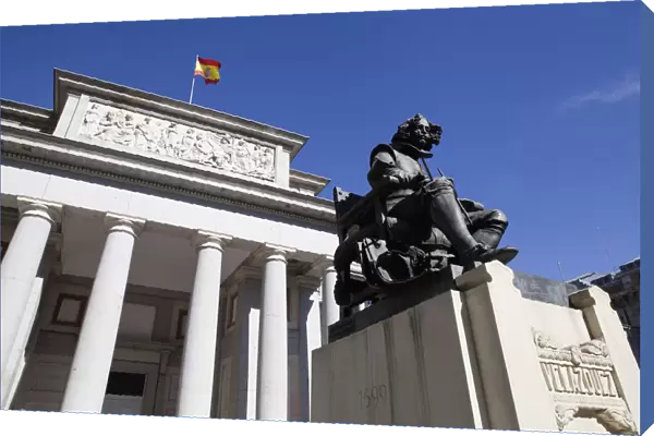 Spain, Madrid, Statue of Diego Velazquez in front of the Museo del Prado