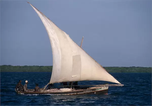 20035563. KENYA Transport Dhow traditional sailing baot