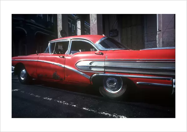10011436. CUBA Pinar Del Rio Transport Old red 1950s US car
