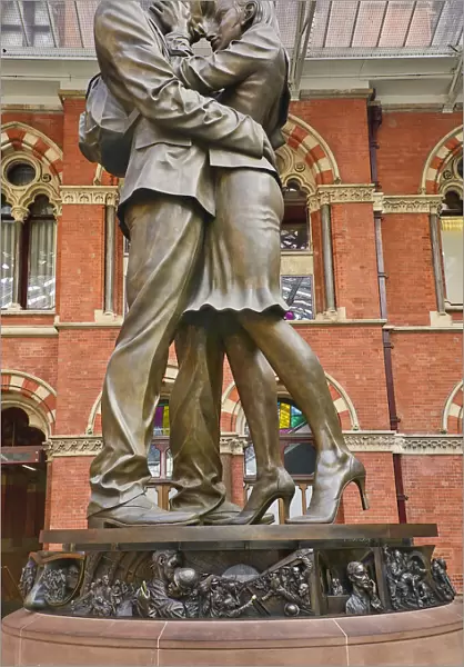 England, London, St Pancras railway station on Euston Road, The Meeting Place statue by Paul Day