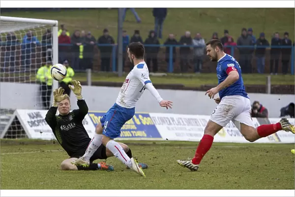 Rangers Nicky Clark vs. Cowdenbeath's Robbie Thomson: Intense Face-Off in Scottish Championship Clash at Central Park
