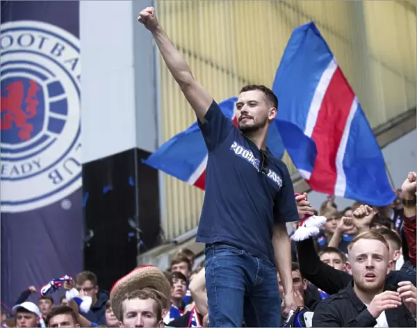 Rangers vs. Heart of Midlothian: 2003 Scottish Cup Champions Clash - Electrifying Fan Experience at Ibrox Stadium: A Thrilling Battle between Two Rival Scottish Football Clubs