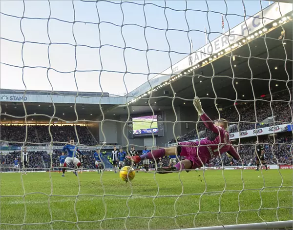 Rangers Tavernier Scores Penalty No. 3: Rangers 2-0 St. Mirren (Ibrox, Scottish Premiership)