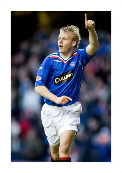 Naismith's Game-Winning Goal: Rangers 2-0 Triumph Over Dundee United in the Scottish Premier League at Ibrox