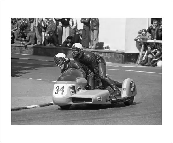 Rob Williamson & Jack McPherson (Magnum) 500cc Sidecar TT