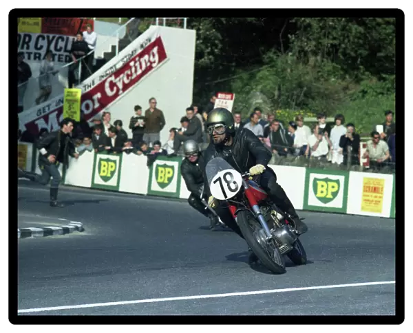 Garth Neveling (Ducati) 1967 Production 250 TT