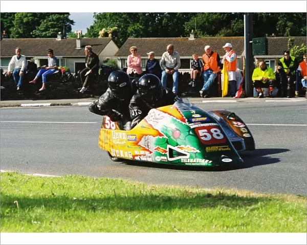 Peter Farrelly & Aaron Galligan (Ireson Yamaha) 2004 Sidecar TT