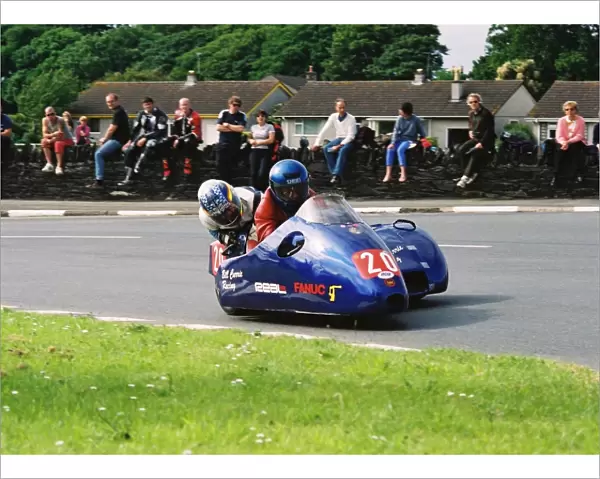 Bill Currie & Philip Bridge (Windle Yamaha) 2004 Sidecar TT