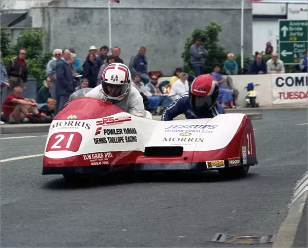 Mick Hamblin & Keith Roberts (Yamaha) 1990 Sidecar TT