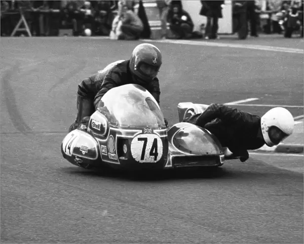 Maurice Tombs & Neil Francis (Moto Imp) 1977 Sidecar TT