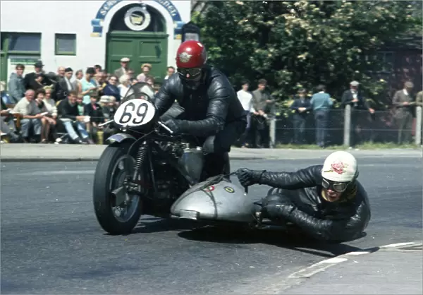 Ron Glover & David Forshaw (Norton) 1967 750cc Sidecar TT