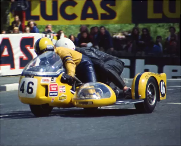 Bill Hodgkins & Peter Sales (Joe Francis Norton) 1974 500 Sidecar TT