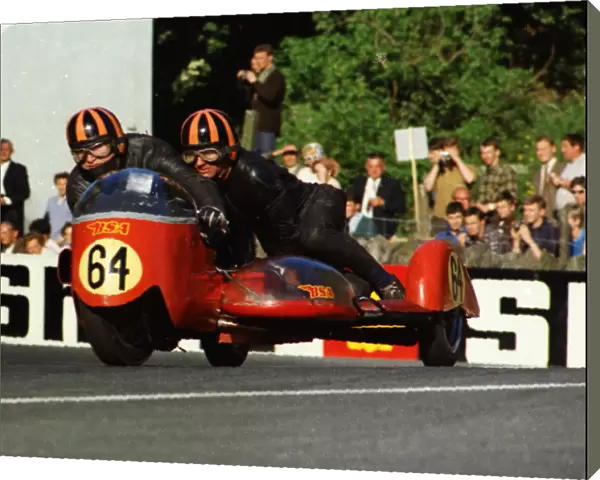 Roy Hanks & Fred Holden (BSA) 1968 Sidecar TT