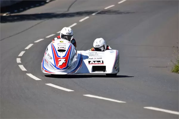 Dave Molyneux & Harry Payne (Yamaha) 2019 Sidecar TT