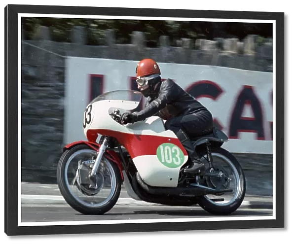 Des Evans (Yamaha) 1967 Lightweight TT