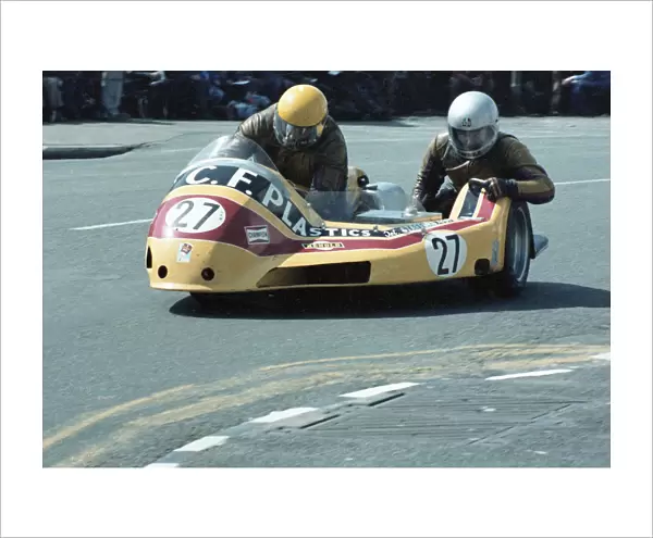 Eric Cornes & Robert Holmes (Yamaha) 1981 Sidecar TT