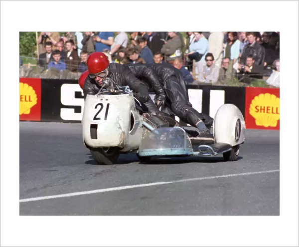 Dennis Keen & D Lockett (Triumph) 1968 500 Sidecar TT