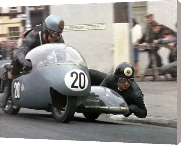 Tony Baitup & A B Diggle (Triumph) 1966 Sidecar TT