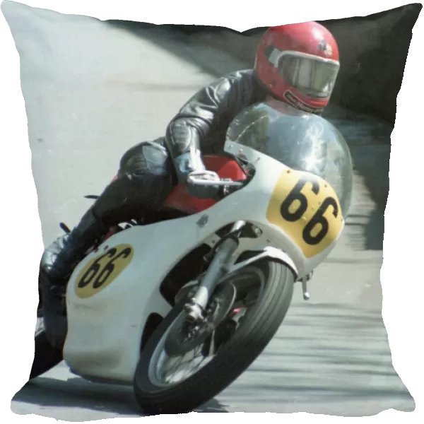 Larry Devlin (Yamaha) 1985 Senior TT