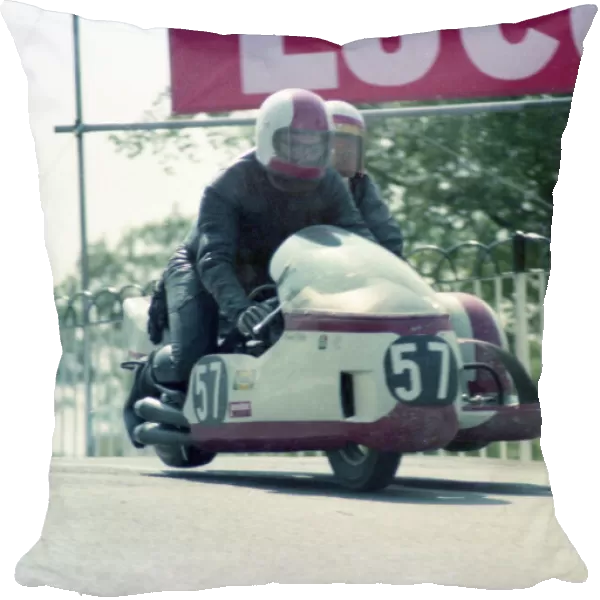 Ron Perry & Maurice Wilson (Windle BSA) 1976 500cc Sidecar TT