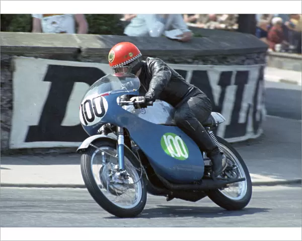 Bill Robertson (Suzuki) 1969 Lightweight TT