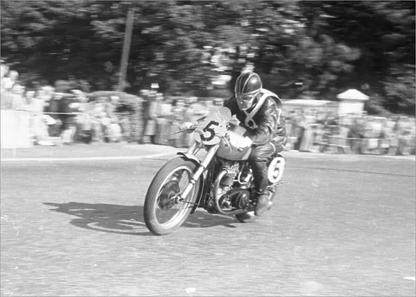 Eric Jones (Triumph) 1952 Senior Manx Grand Prix