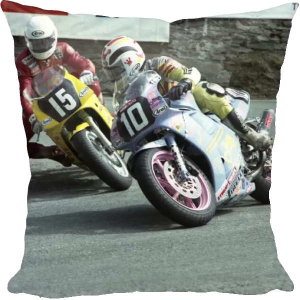 Ian King (Harris Honda) and Johnny Rea (Yamaha) 1993 Supersport 400 TT