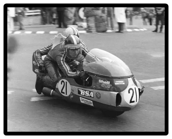 John Barker & Chris Emmins (Reynoldson BSA) 1974 750 Sidecar TT