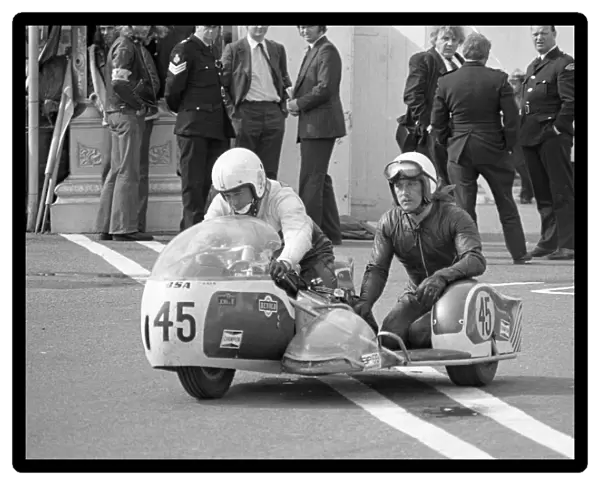 Peter Brown & Mick Casey (BSA) 1975 Sidecar 1000 TT
