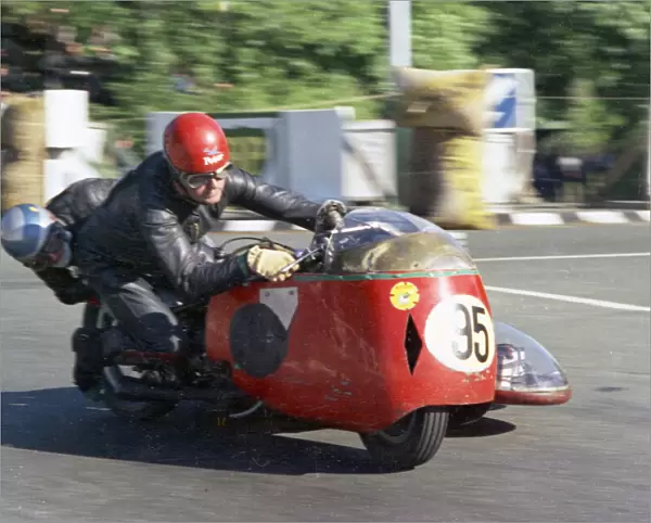 Bob Beales & Jenny Beales (Middleton Triumph) 1968 750 Sidecar TT