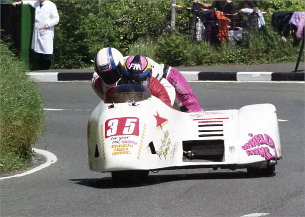 Tommy Bennett & Brian Kneale (Yamaha) 1993 Sidecar TT