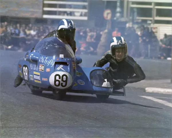 Mal White & Phil Oliver (Tri-fly Triumph) 1973 500 Sidecar TT