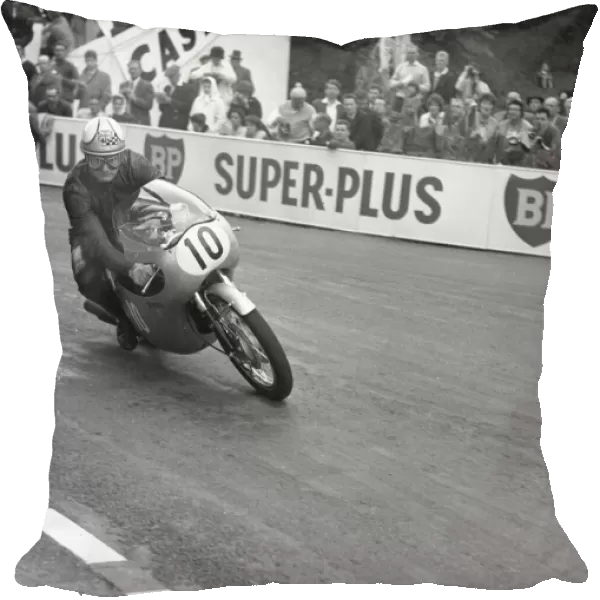 Mike Hailwood at Quarter Bridge: 1961 Lightweight TT