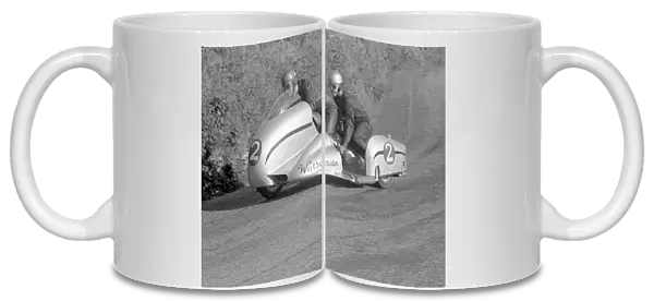 Eric Oliver  /  Les Nutt (Norton Watsonian): 1954 Sidecar TT