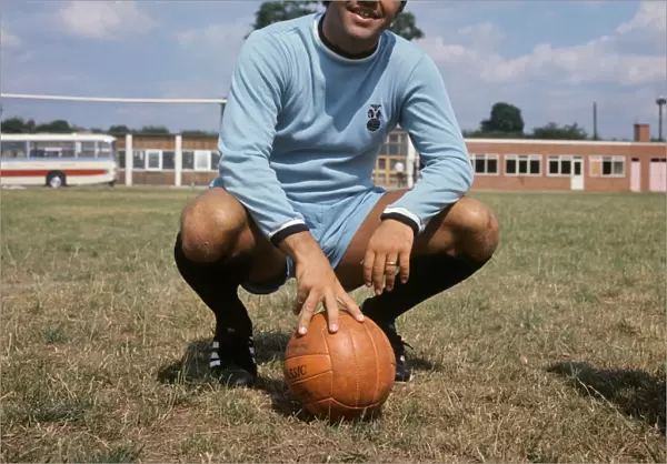 Ernie Hunt: A Coventry City Football Club Legend in League Division One