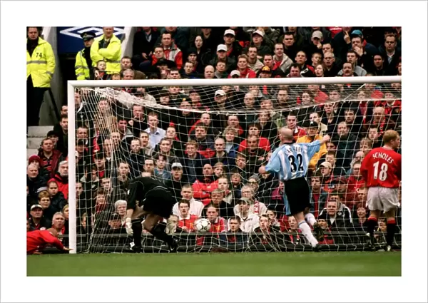 Coventry City Shocks Manchester United: John Hartson Scores Second Goal Past Goram (14-04-2001)