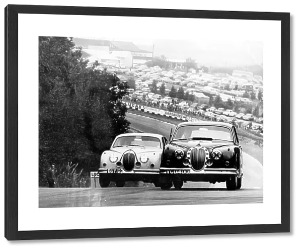 Jaguar MK2 in Saloon car Racing Brands Hatch