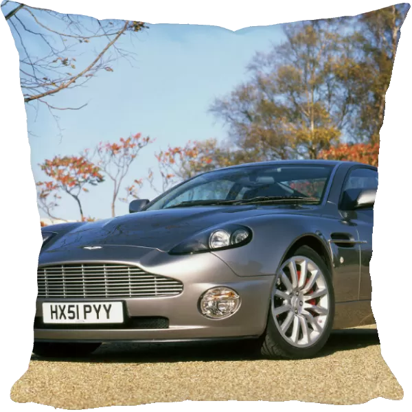 Aston Martin V12 Vanquish James Bond