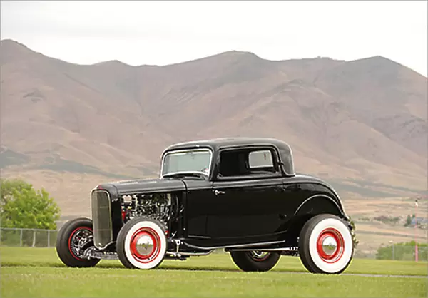 Ford (Hot Rod) 3-Window Coupe, 1932, Black