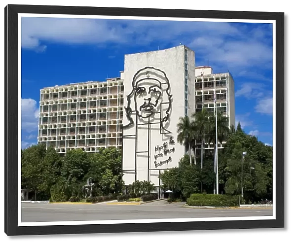 Che Guevara sculpture on building facade, Ministry of Interior, Plaza de la Revolucion, Havana, Cuba, November